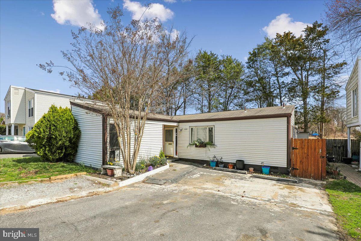 7113 Itte Lane photo 1