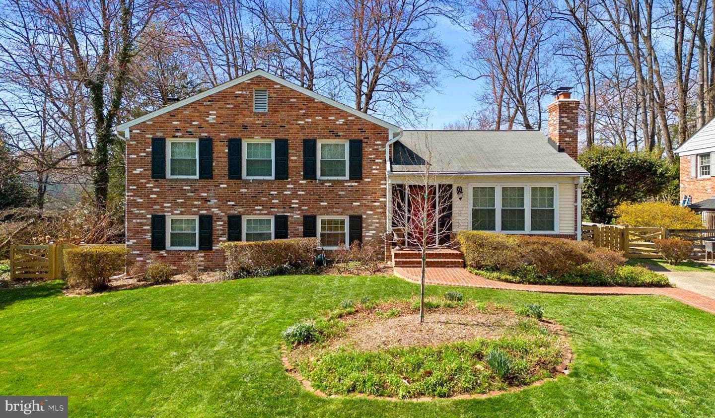 2418 Lancaster Court