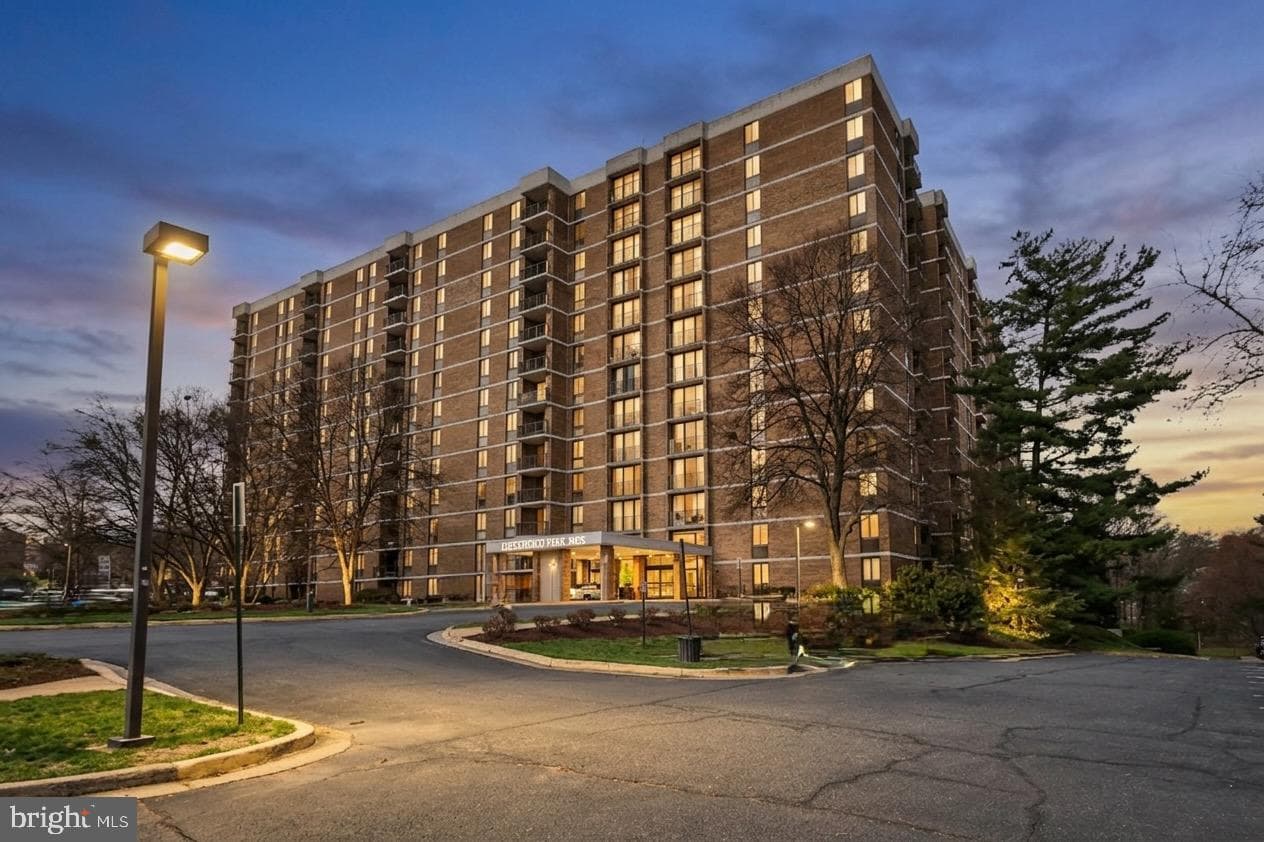 2300 Pimmit Drive #608