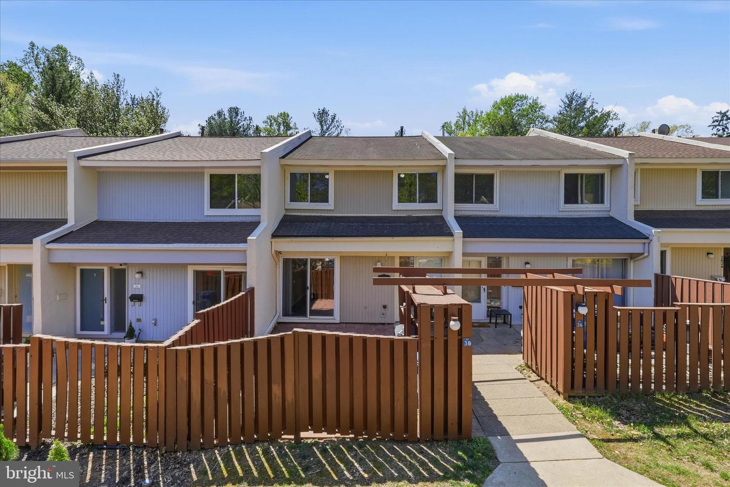 2438 Southgate Square