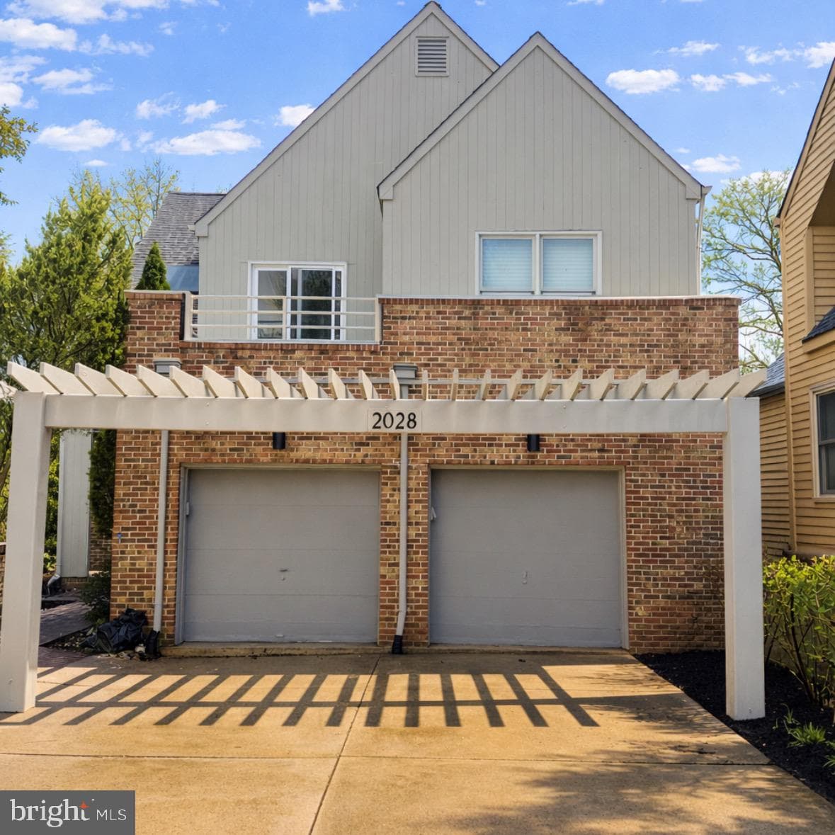 2028 Beacon Place photo 1
