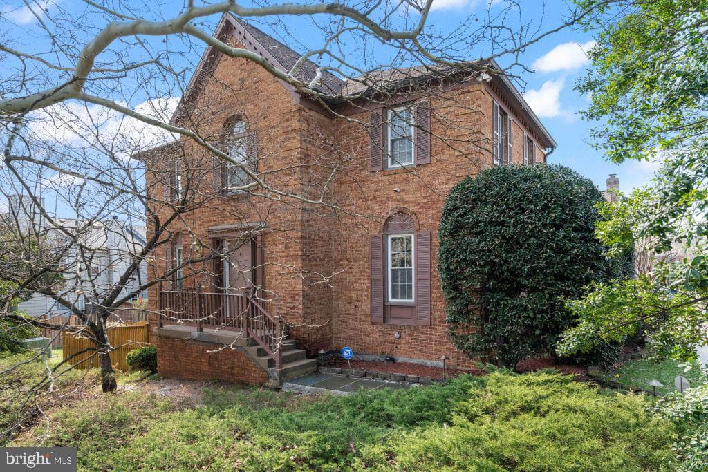 2851 Yarn Court, Falls Church