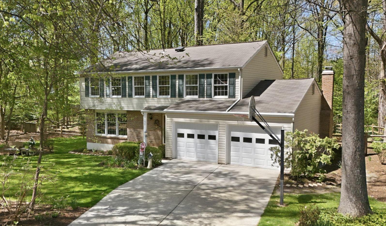 2424 Freetown Drive photo 1