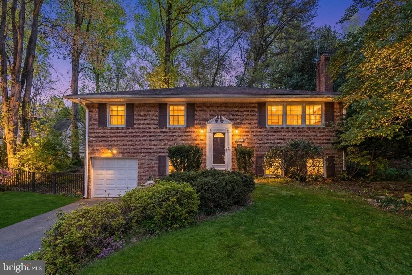 410 Victoria Court NW
