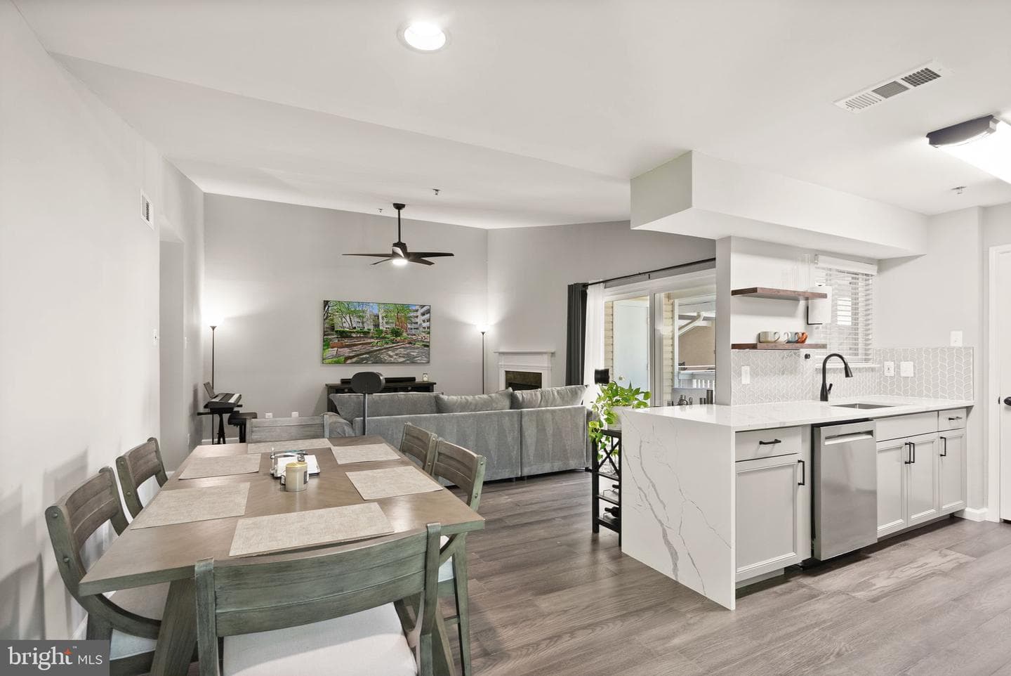 1504 Lincoln Way #406 photo 1