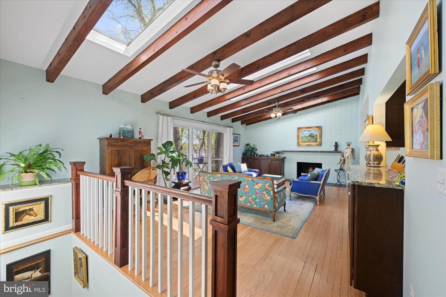 6439 Lakeview Drive
