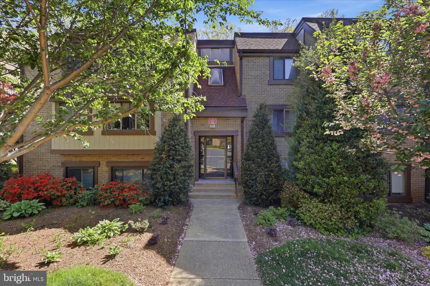 1661 Parkcrest Circle #5a/300