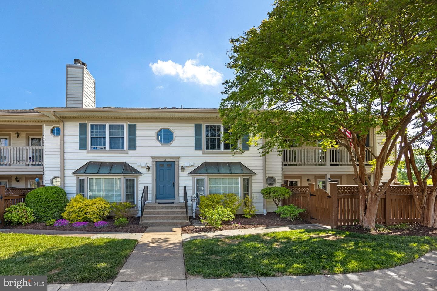 6052 Essex House Square photo 1