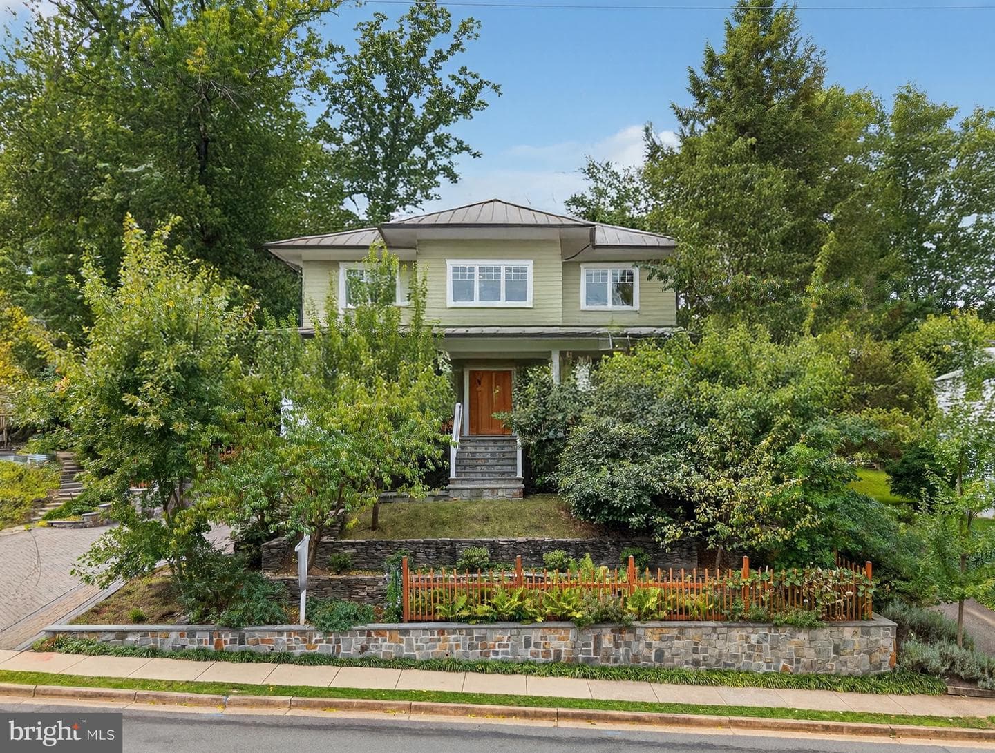 2136 Powhatan Street, Falls Church