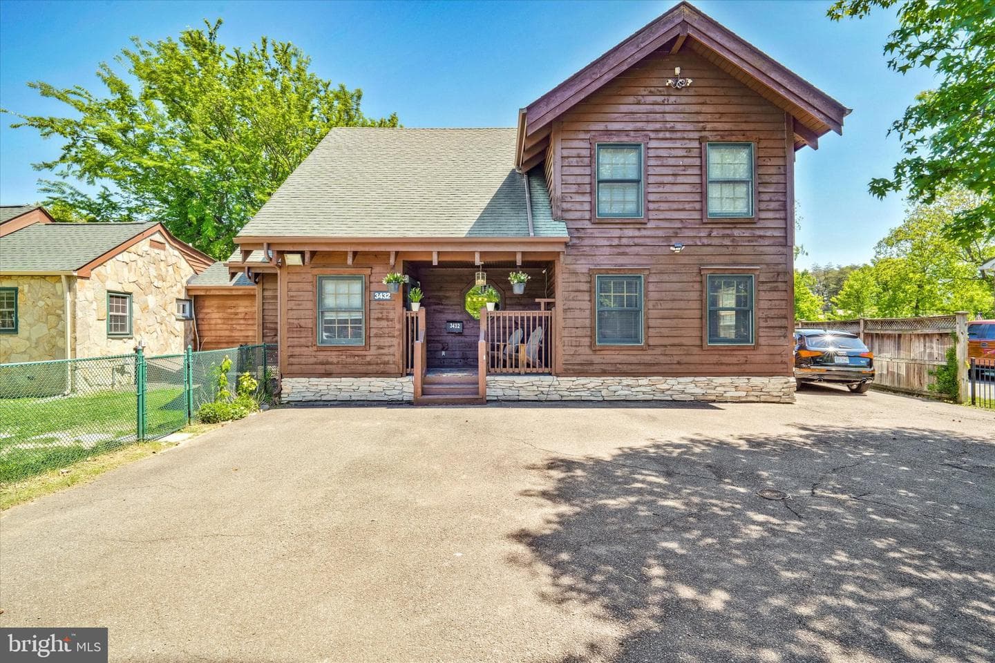 3432 Memorial Street photo 1