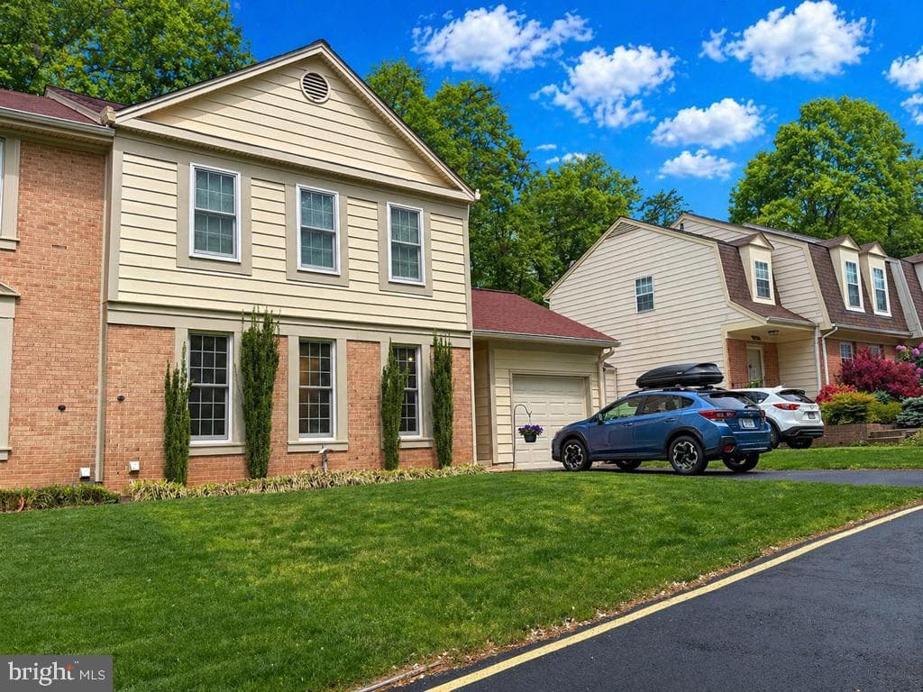 10012 Wood Sorrels Lane photo 1