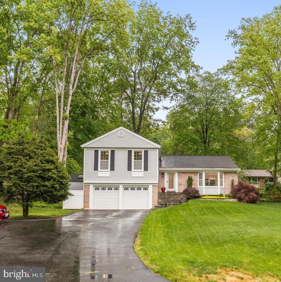 1901 Buckthorn Lane