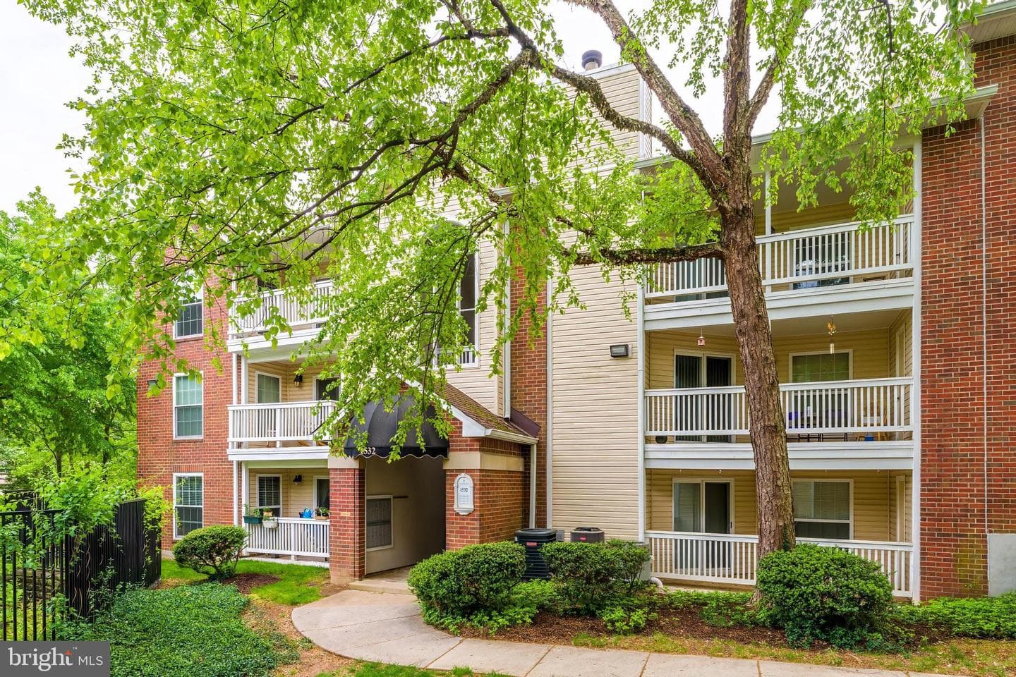 1532 Lincoln Way #301b photo 1