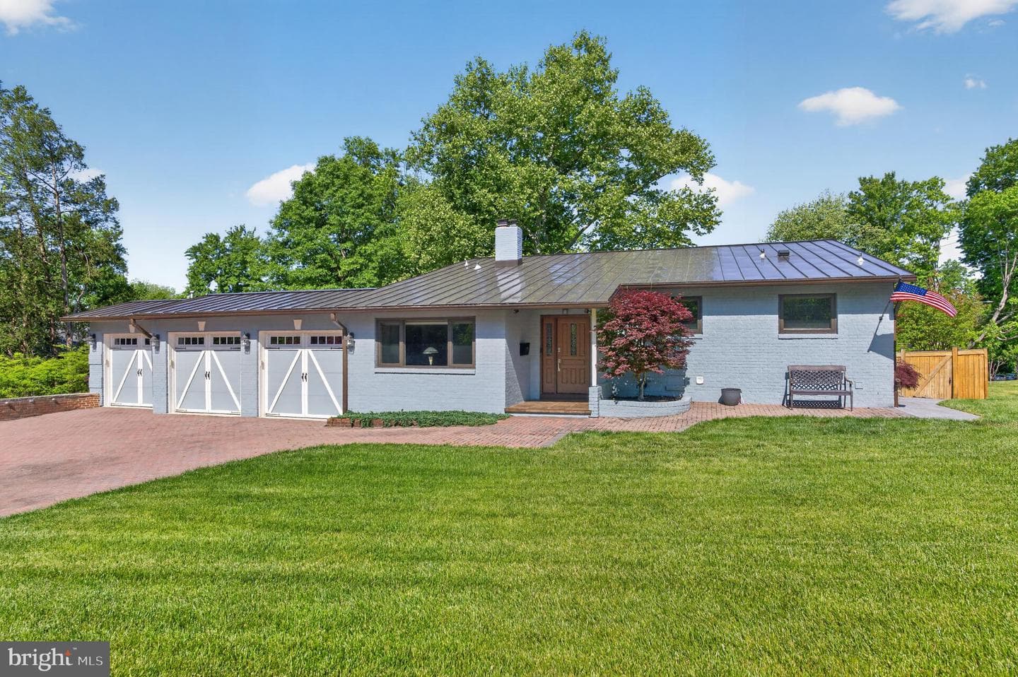8904 Stratford Lane photo 1