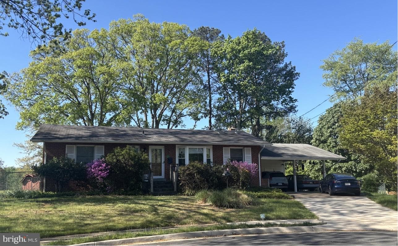 608 Roberts Drive NW
