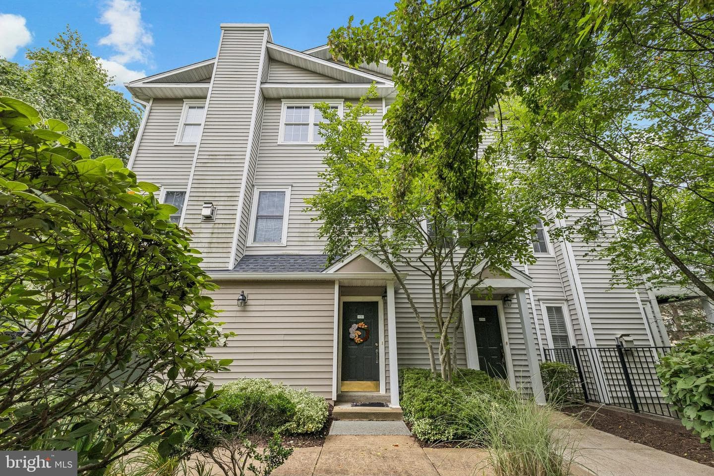 4542 Superior Square