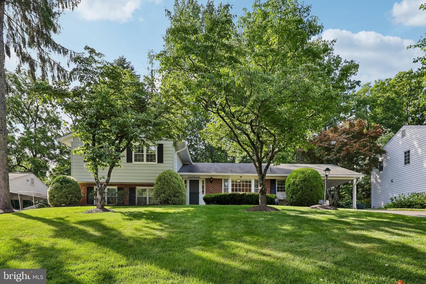 2205 Abbotsford