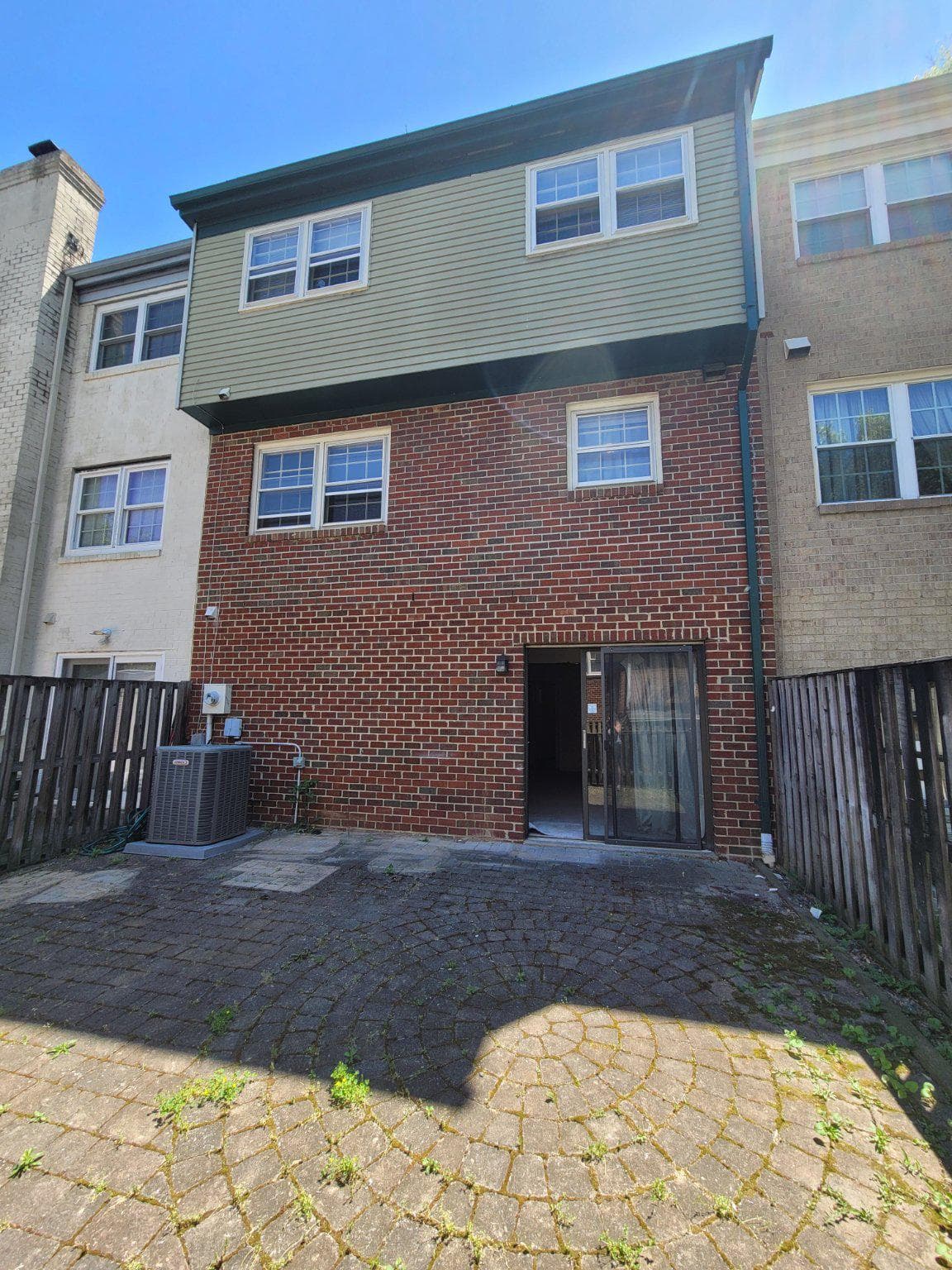 4552 King Edward Court