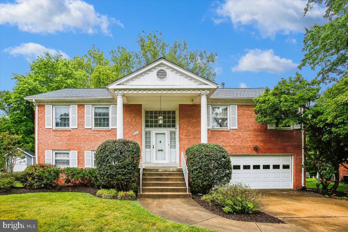 6220 Hardy Drive, McLean