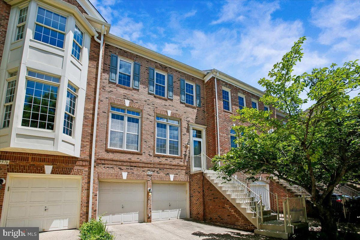 9574 Lagersfield Circle photo 1
