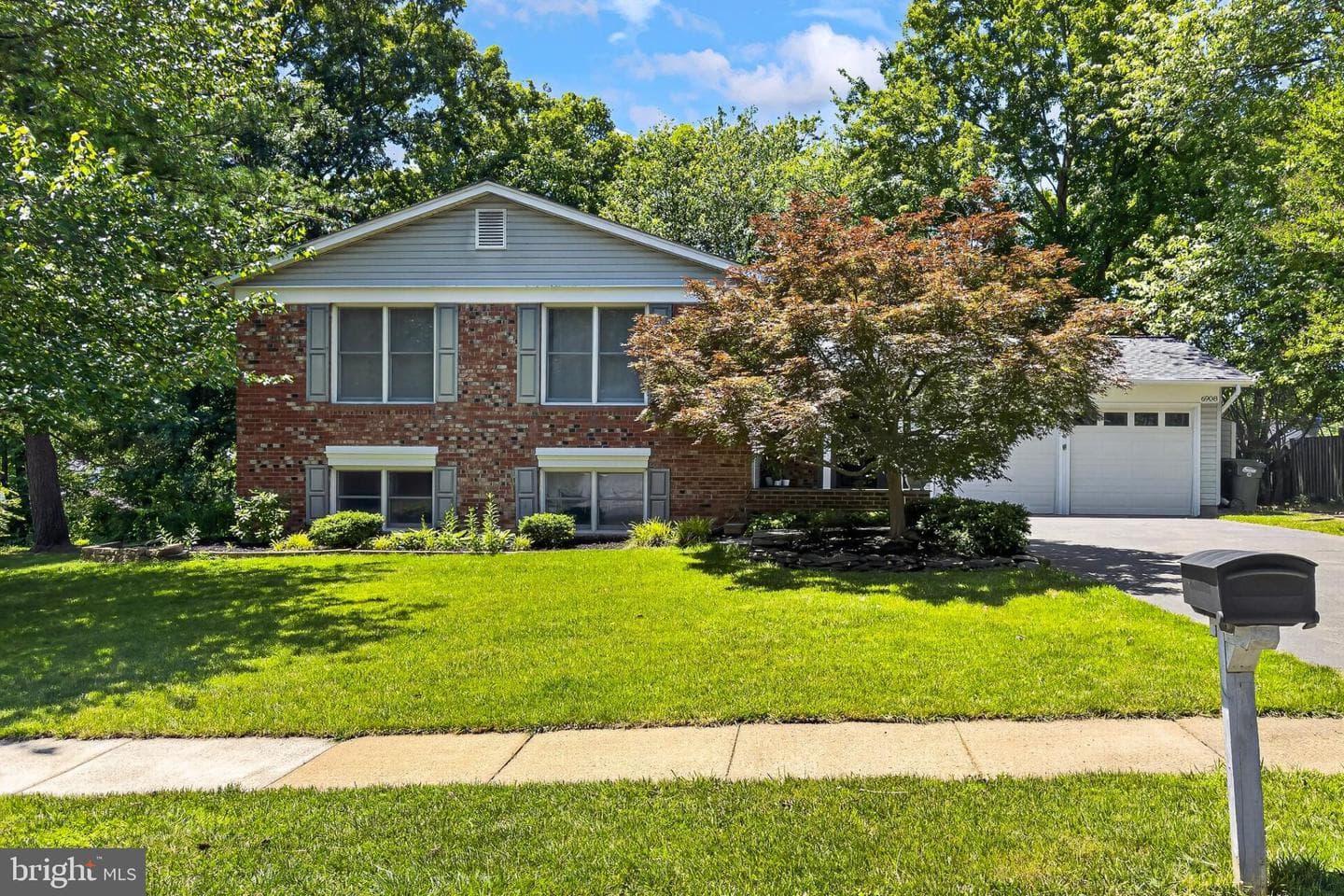 6908 Rochambeau Place