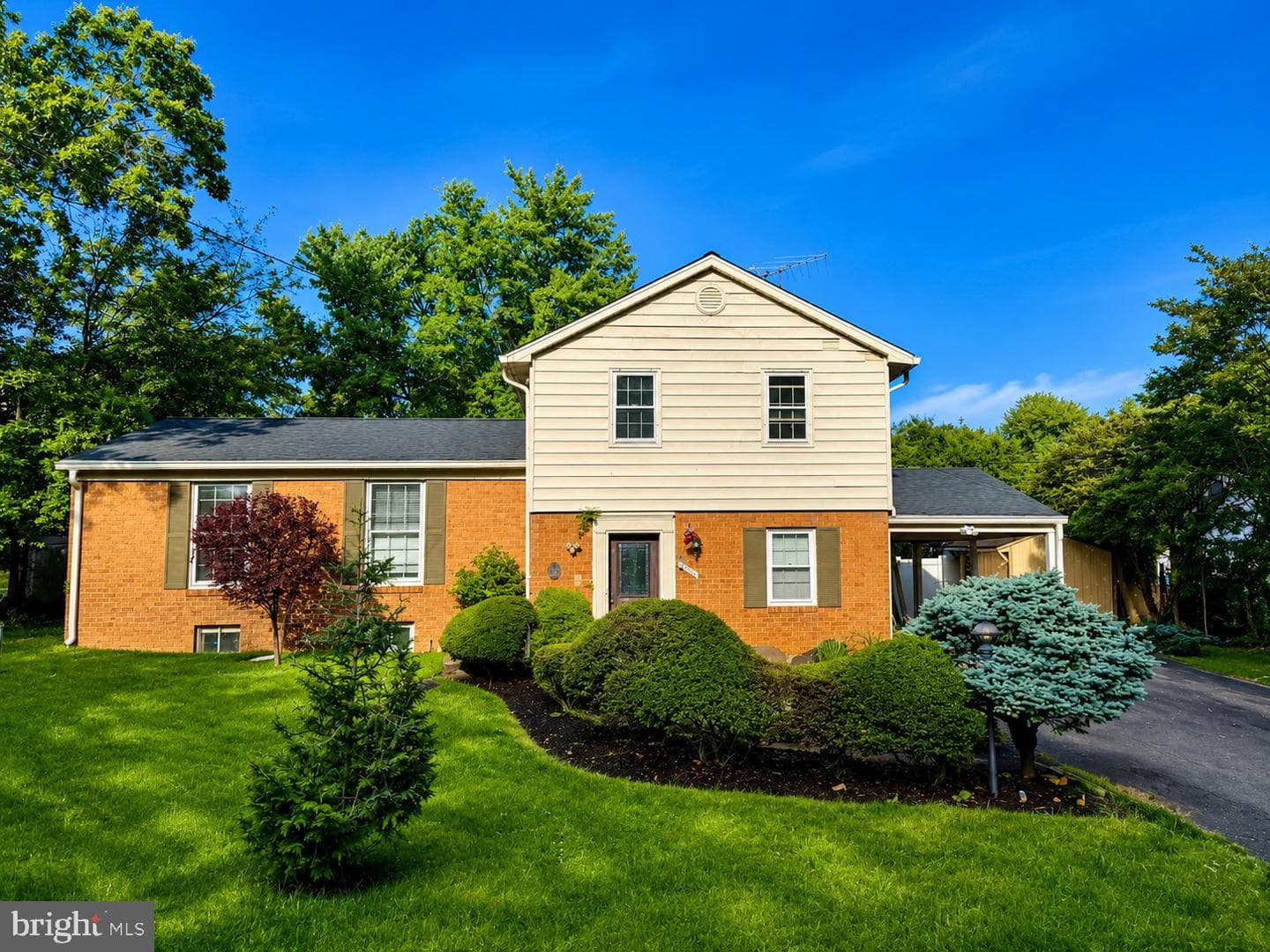 4003 Whispering Lane