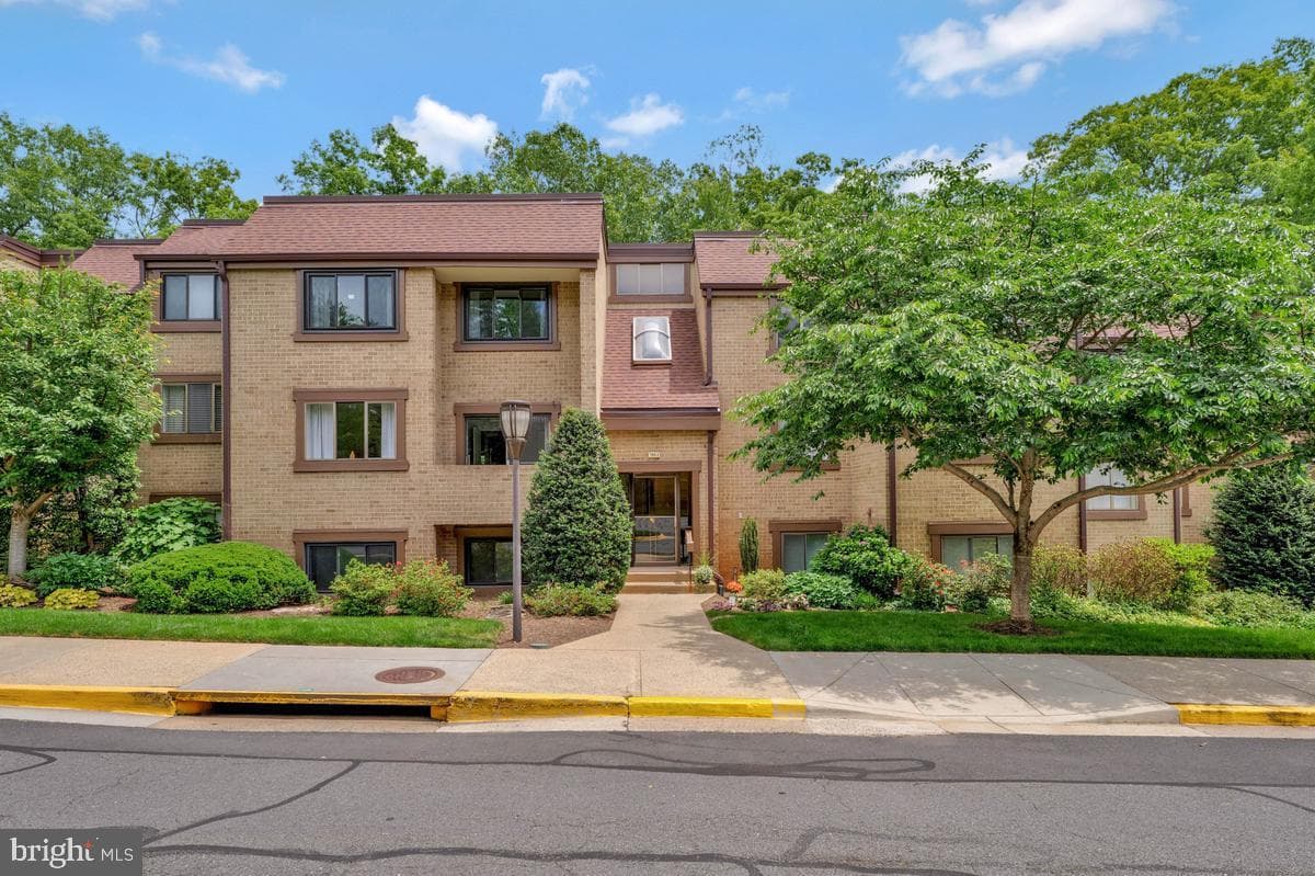 1663 Parkcrest Circle #200