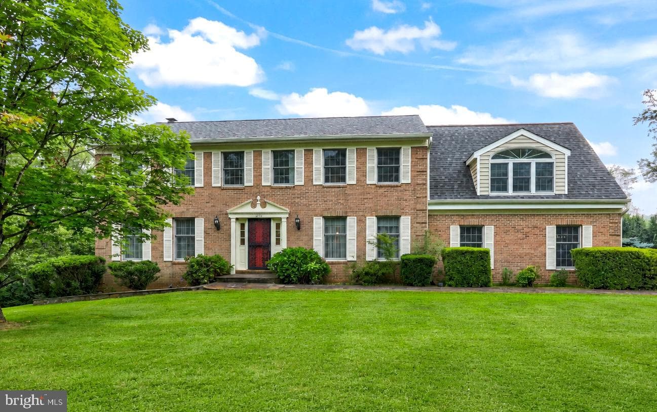 10915 Belgravia Court, Great Falls