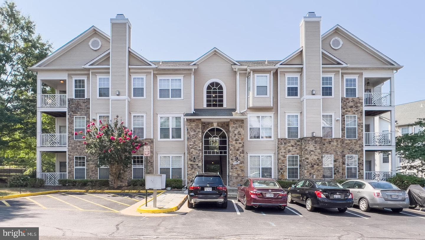 5921 Founders Crossing Court #102, Alexandria