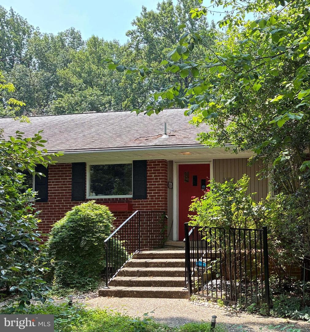 3152 Holmes Run Road, Falls Church