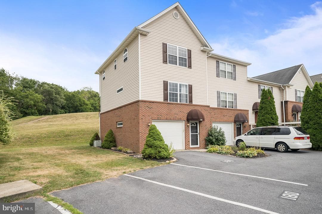 180 Emerson Lane photo 1