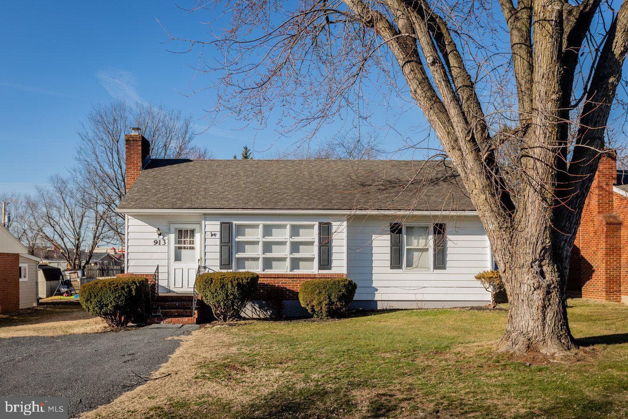 913 Spotswood Drive photo 1