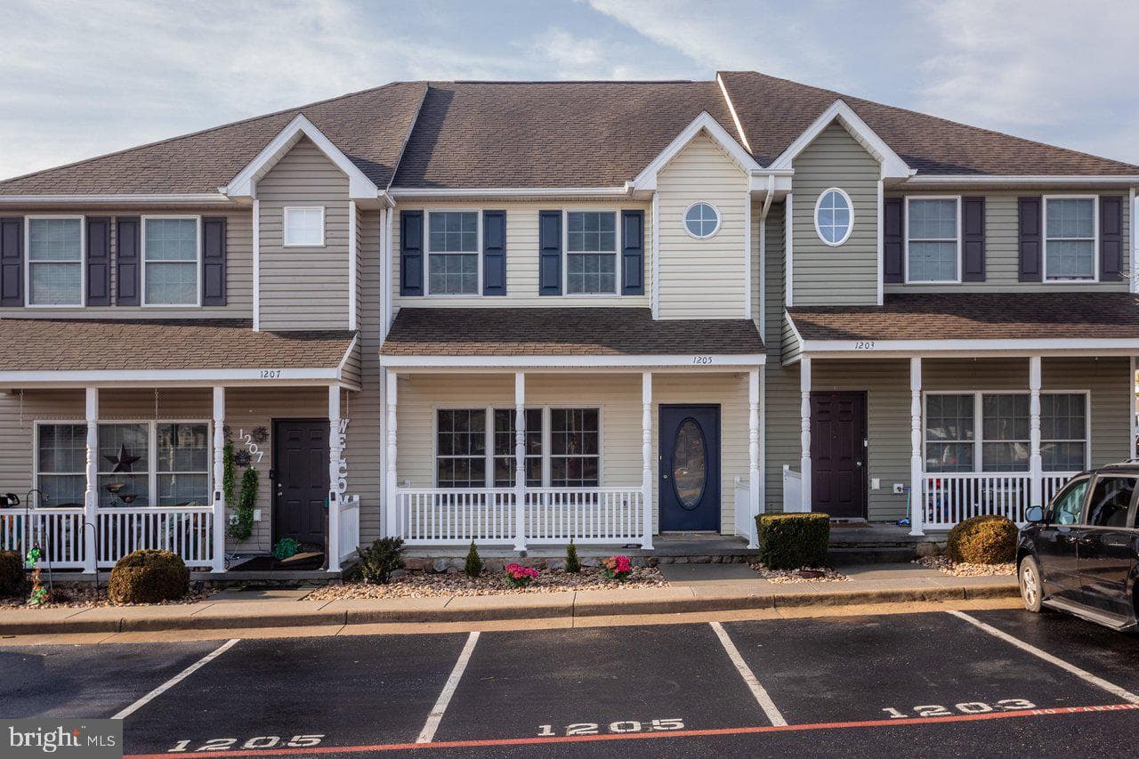 1205 Settlers Lane photo 1
