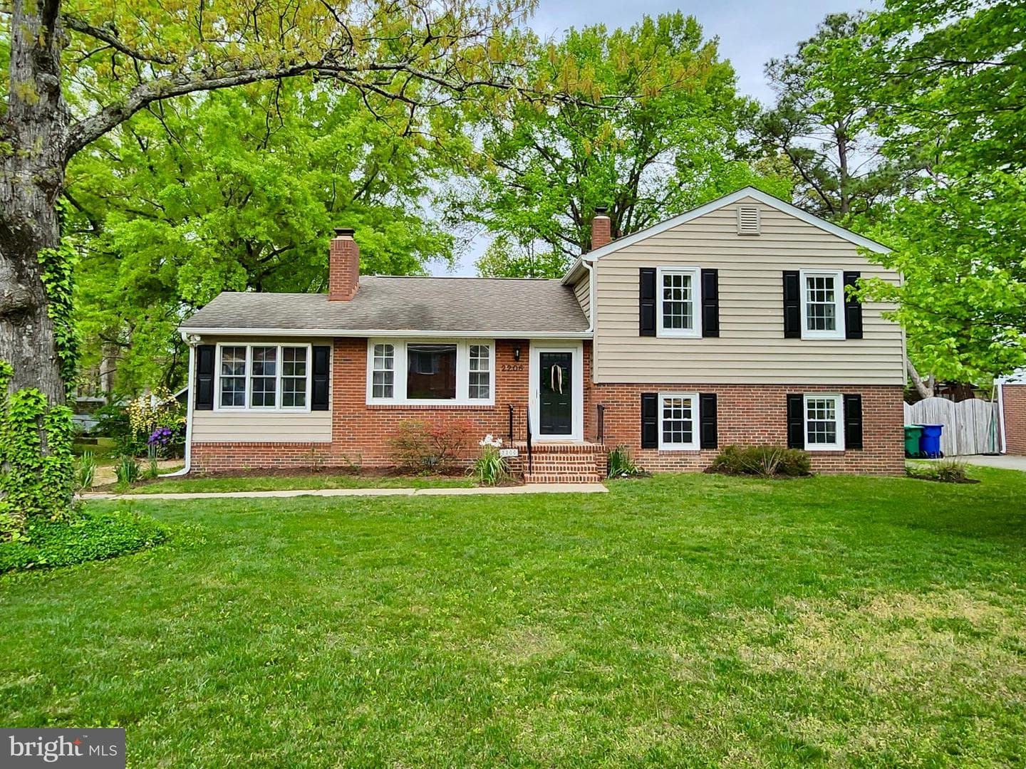 2206 Manlyn Road photo 1