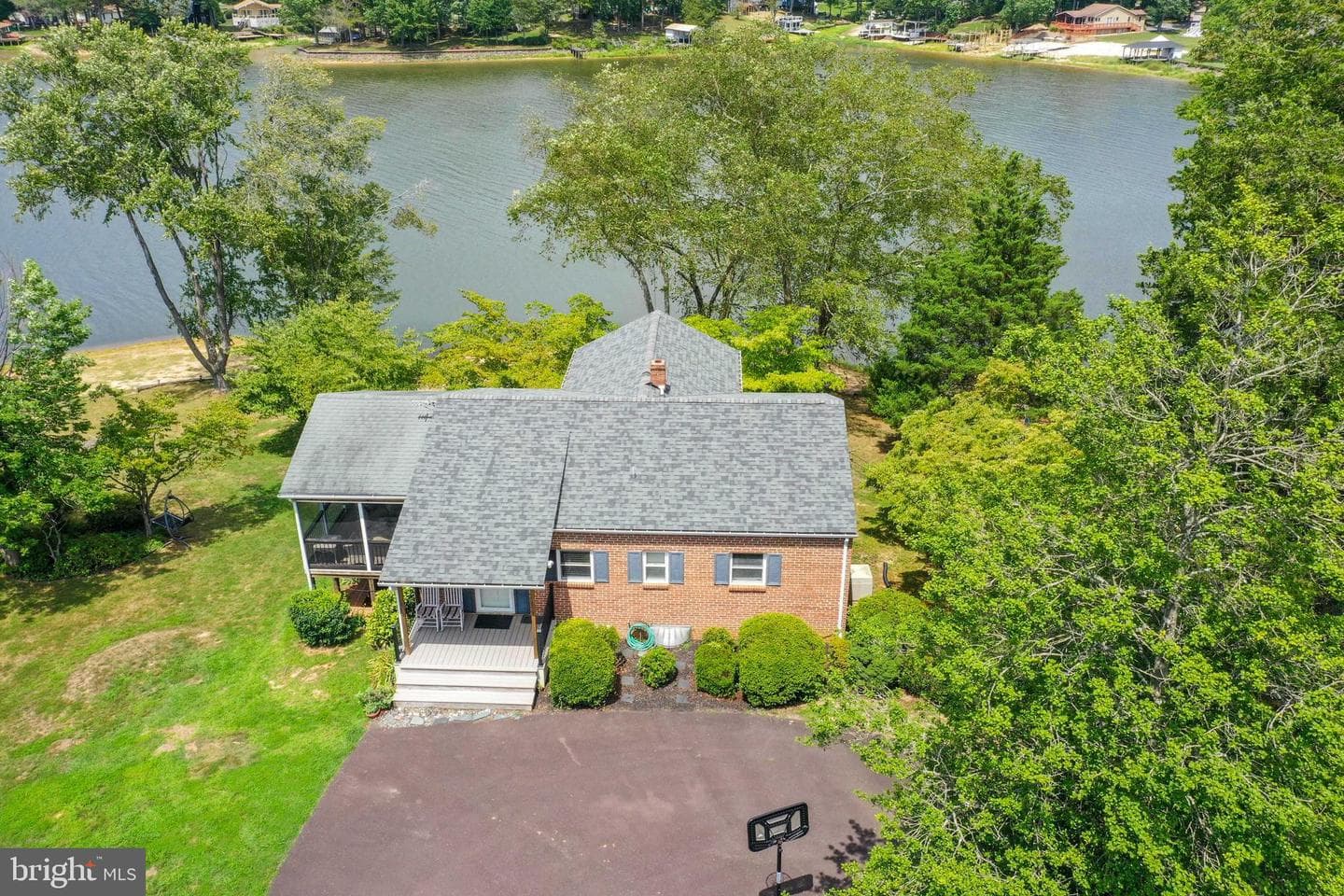 285 Lakeview Circle photo 1