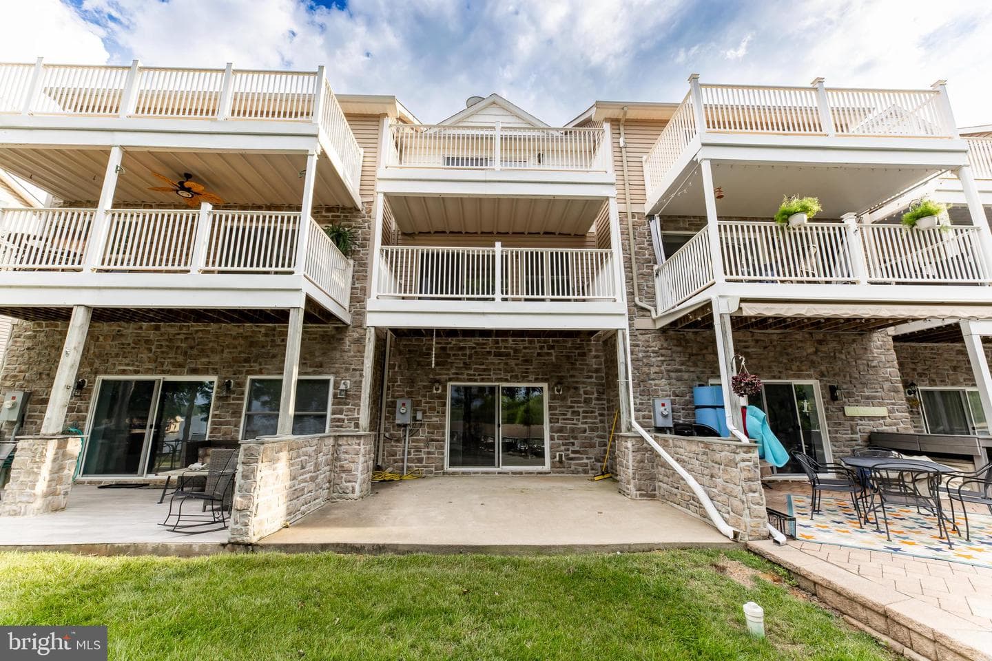 288 Lake Front Drive photo 1