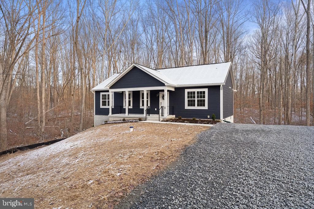145 Everett Lane photo 1