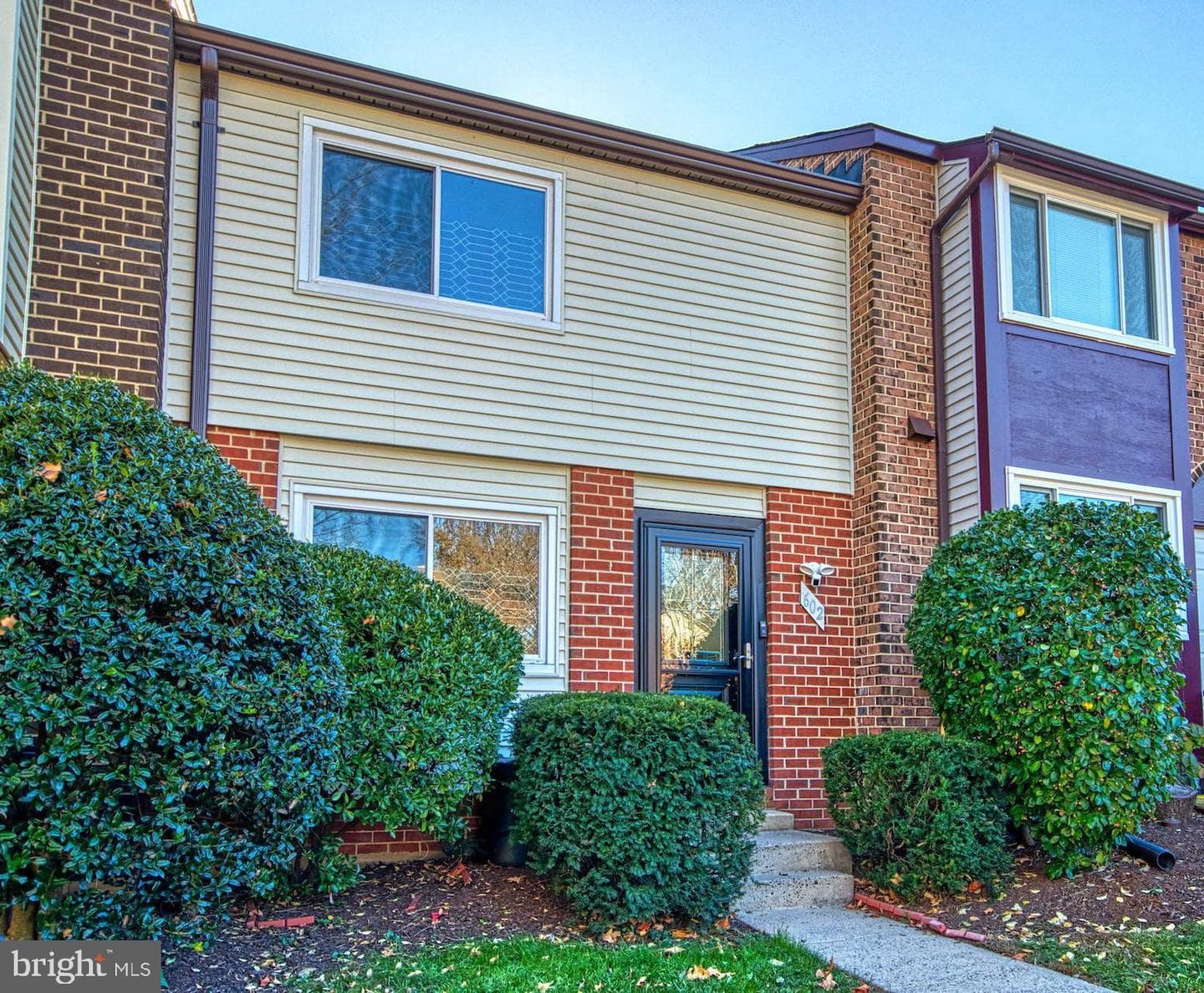 602 Giles Place photo 1