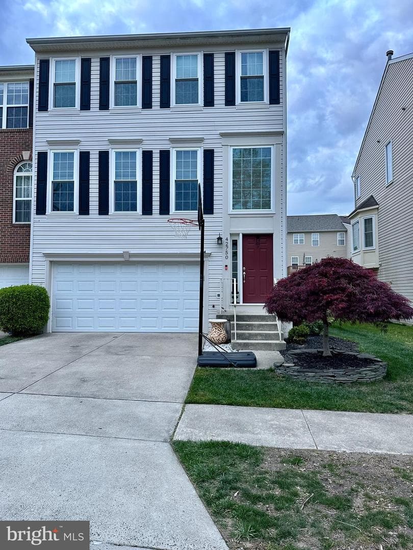 42750 Shaler Street photo 1
