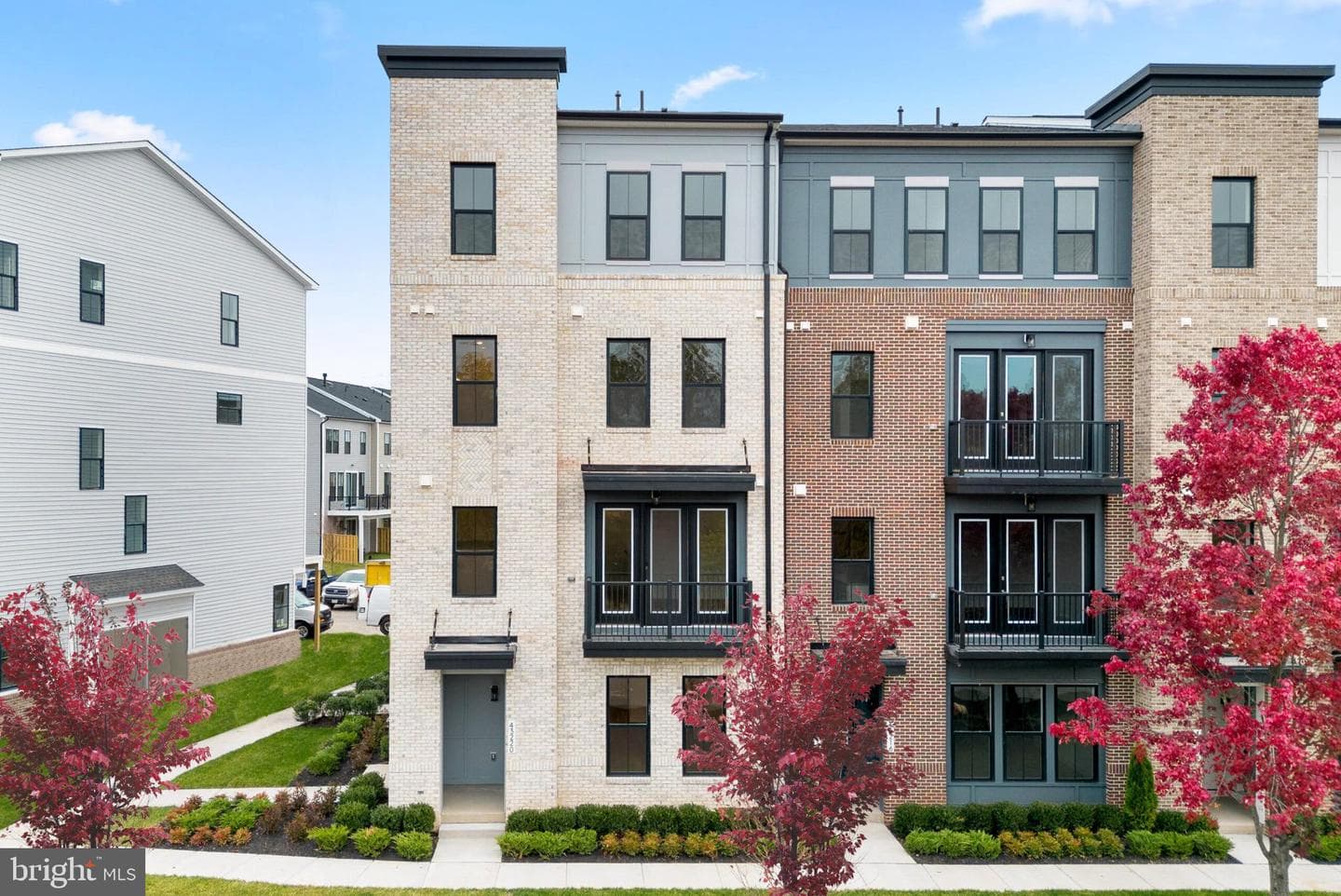 43326 Farringdon Square photo 1