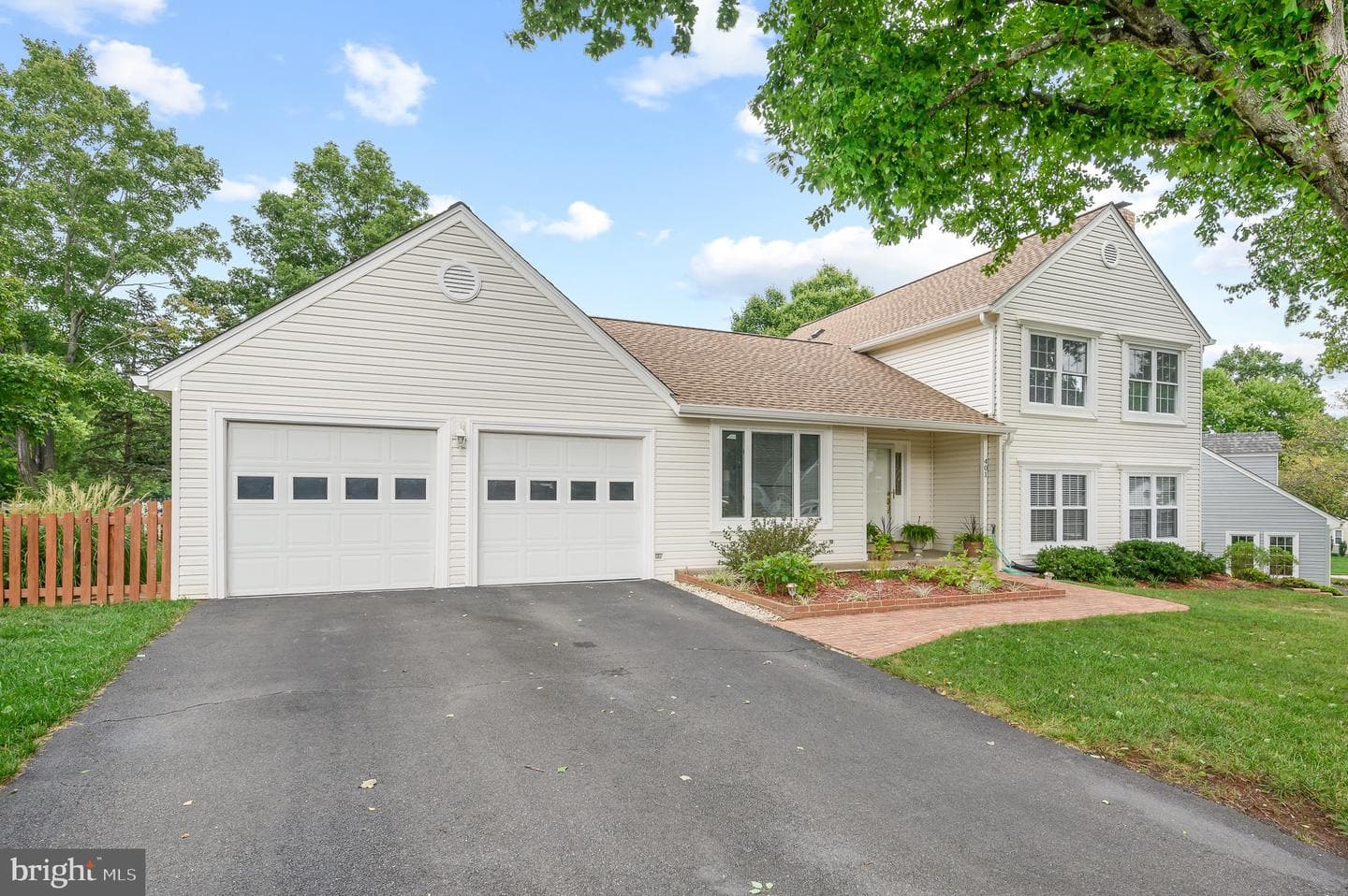 401 Spring Ridge Court photo 1