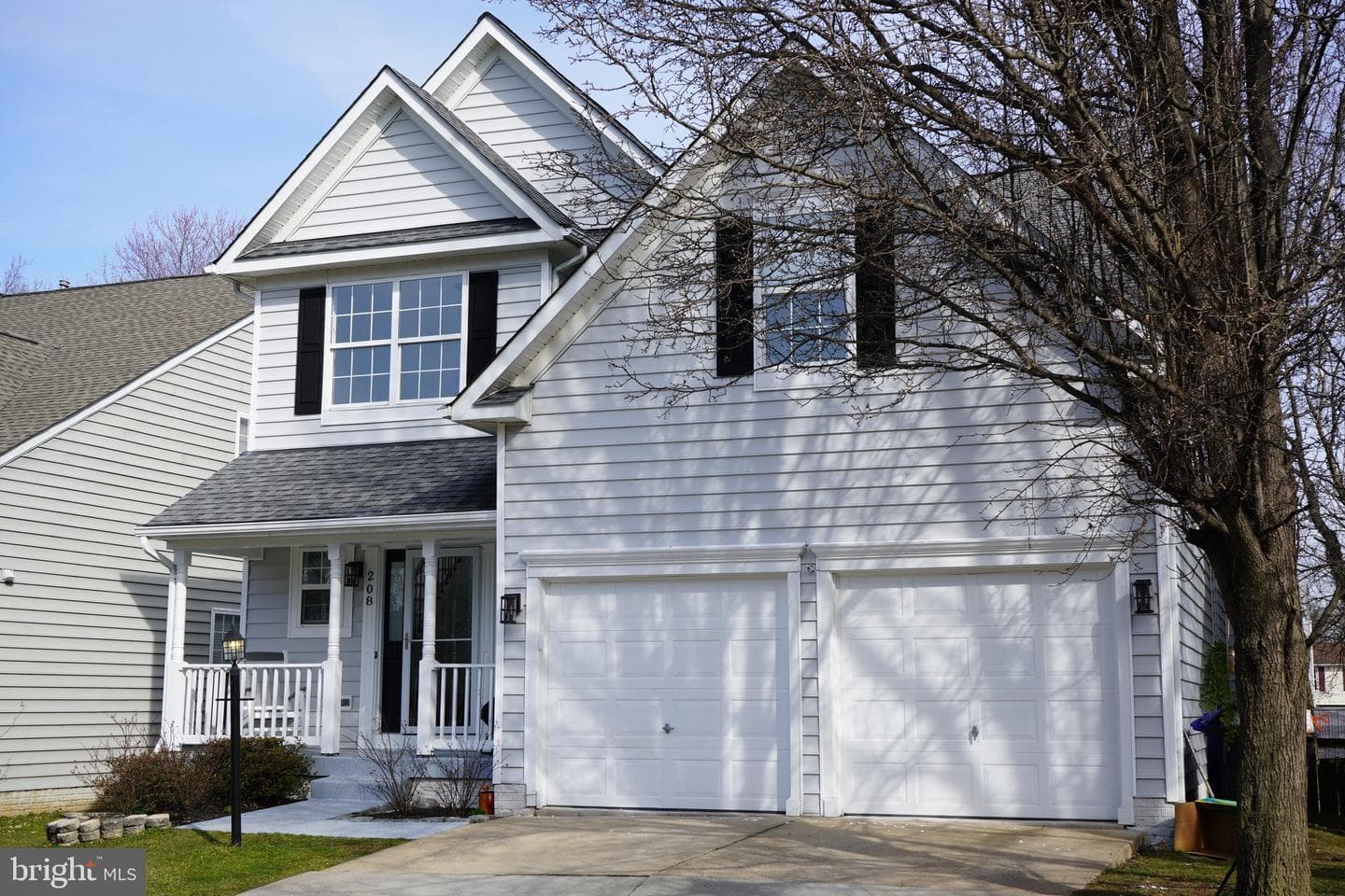 208 Mayfair Drive NE photo 1