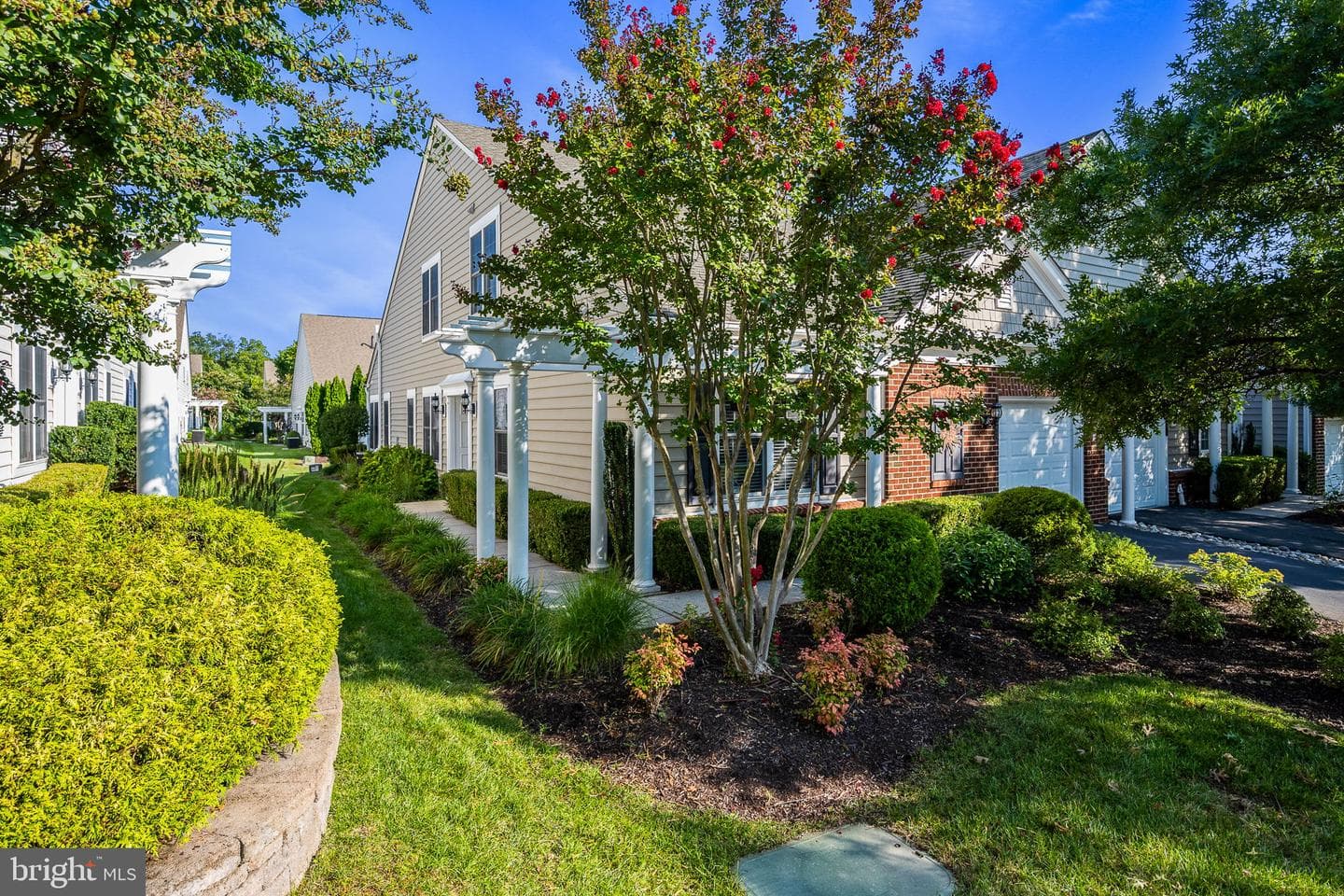 44402 Maltese Falcon Square photo 1