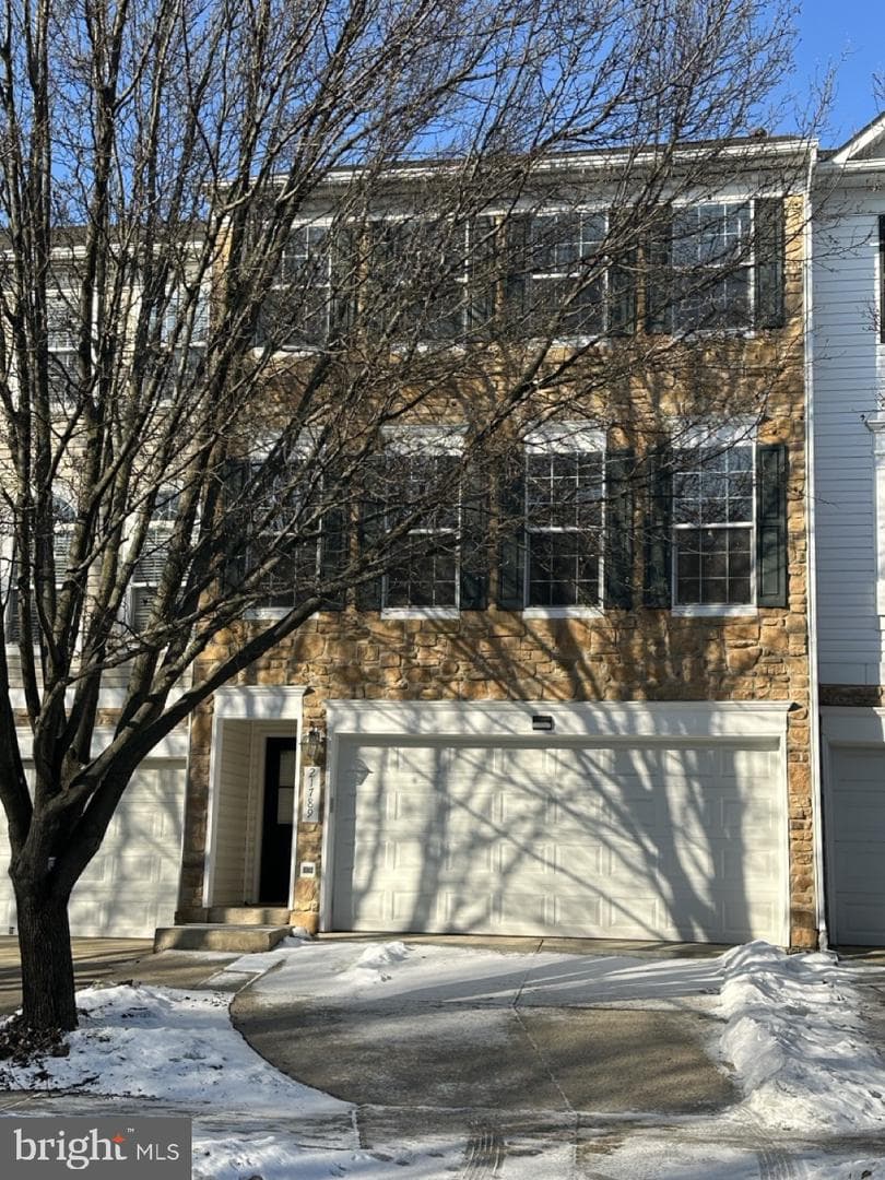 21789 Oakville Terrace photo 1