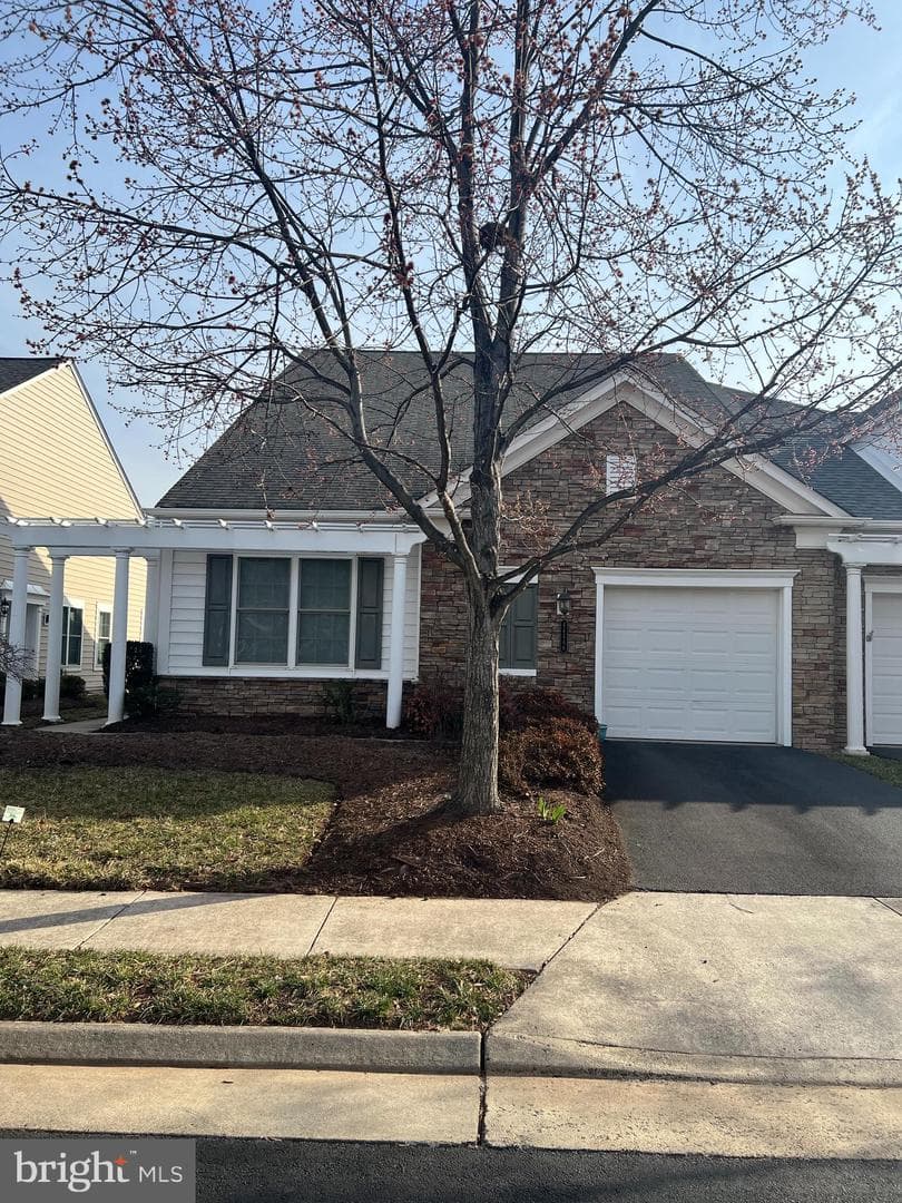 44446 Oakmont Manor Square photo 1