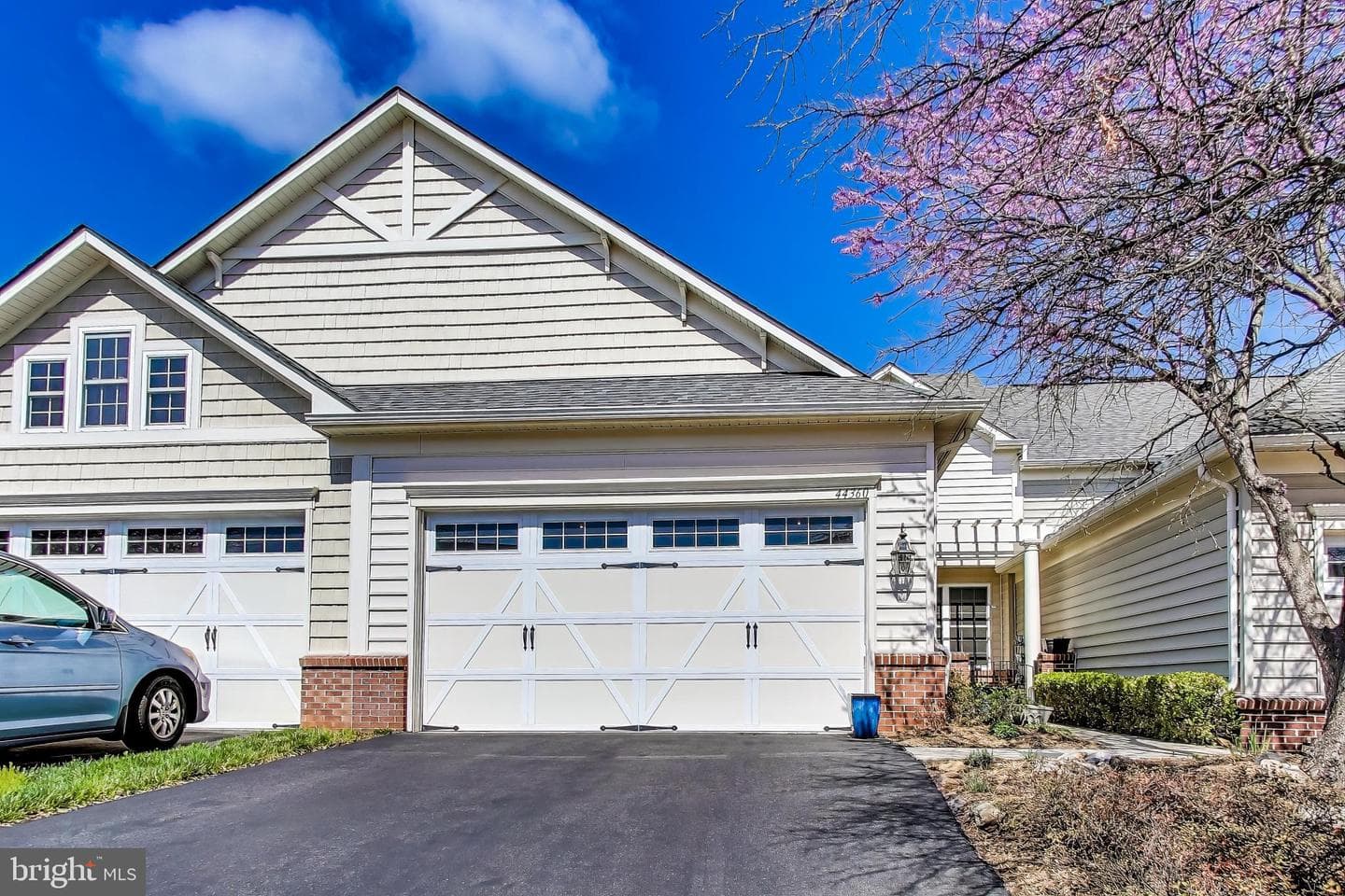 44360 Maltese Falcon Square photo 1