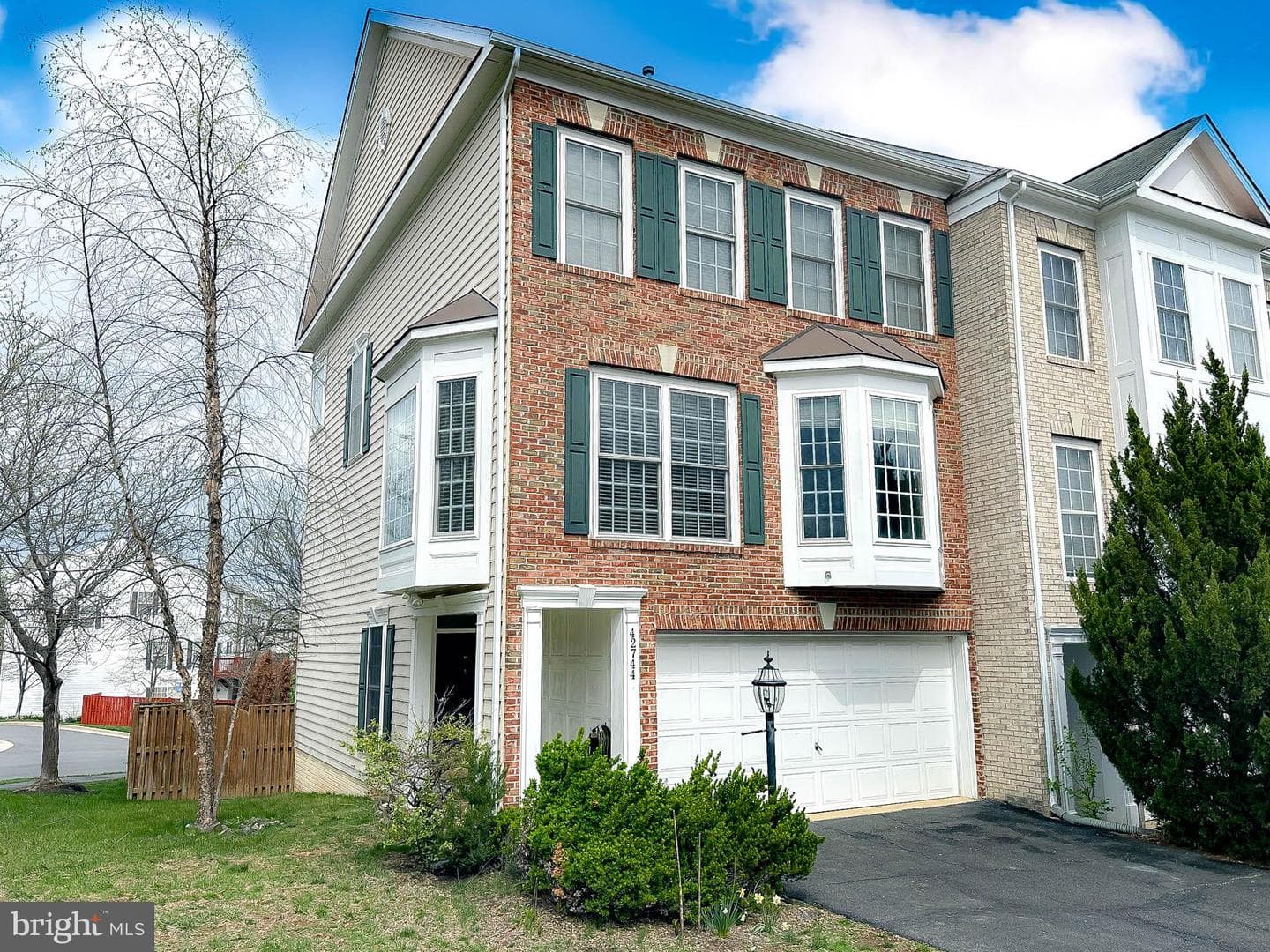 42744 Falls View Square photo 1