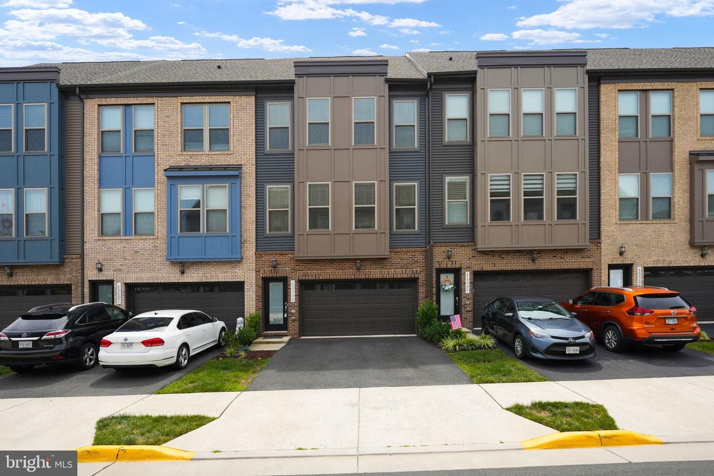 45399 Daveno Square photo 1