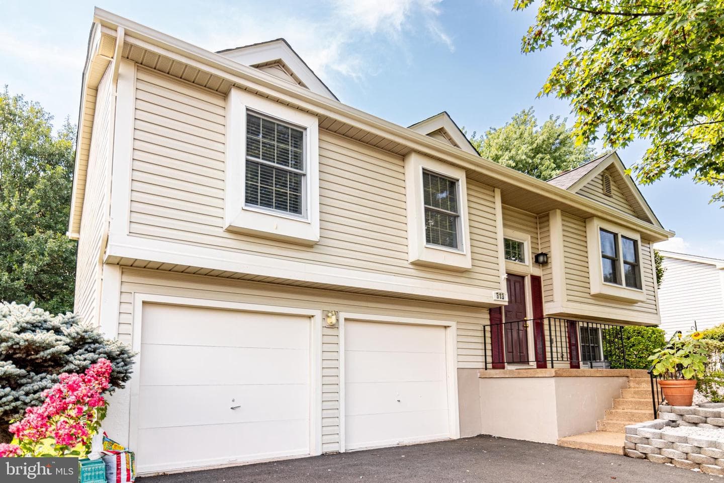 313 Samantha Drive photo 1