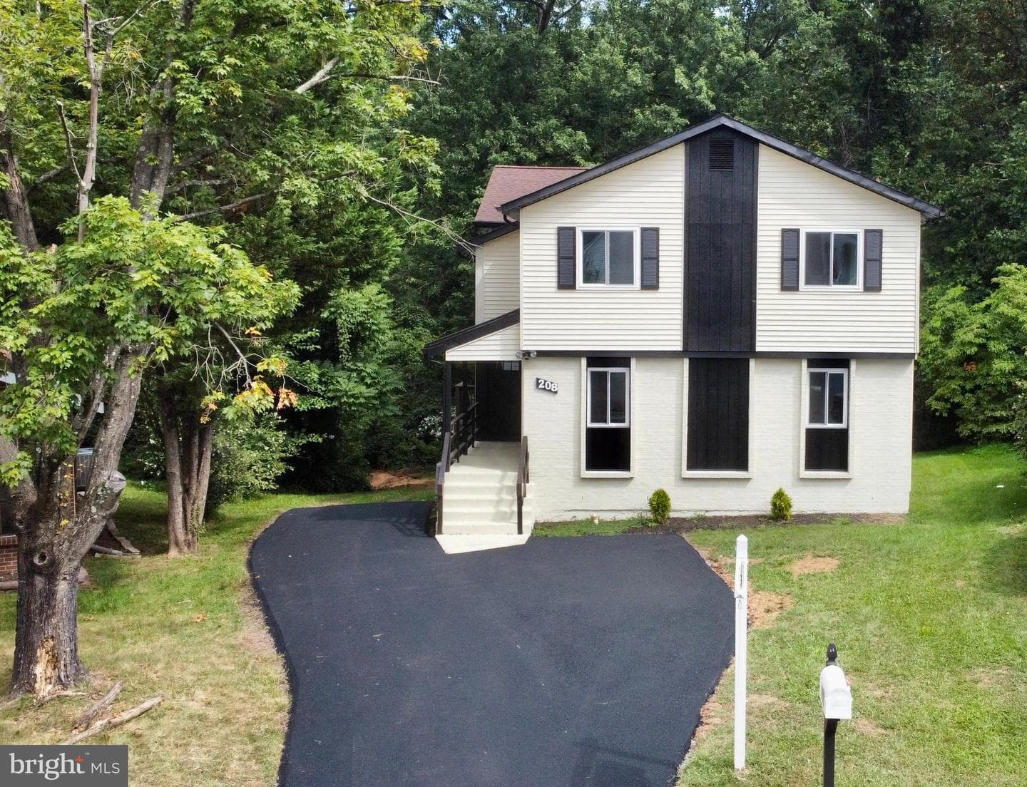 208 Keyes Court photo 1